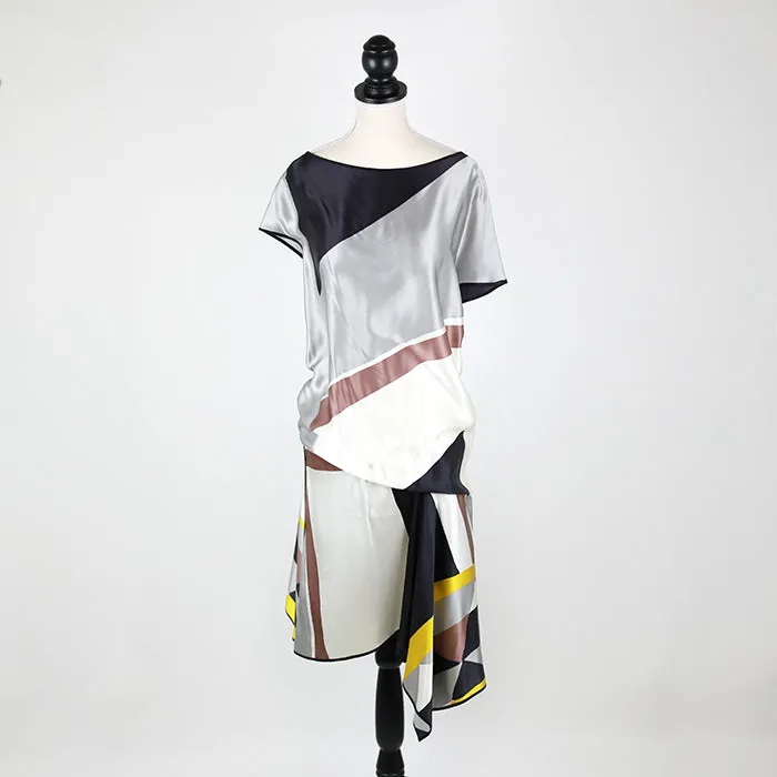 6267 Asymmetrisches Minikleid im Grafikprint mit groem Reiverschluss