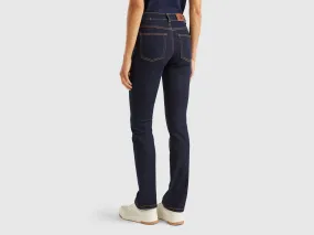 Jeans bootcut aus recycelter Baumwollmischung